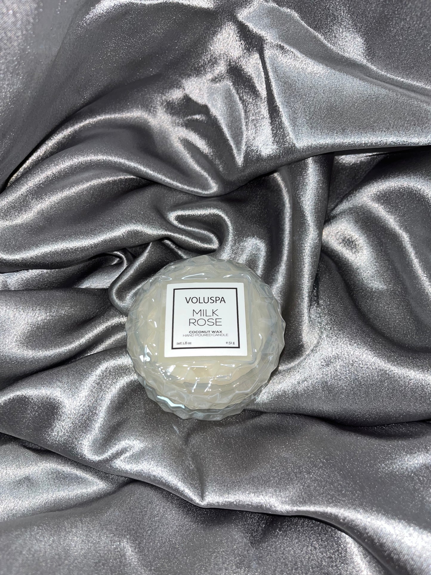 Voluspa - Milk Rose - Macaron Candle