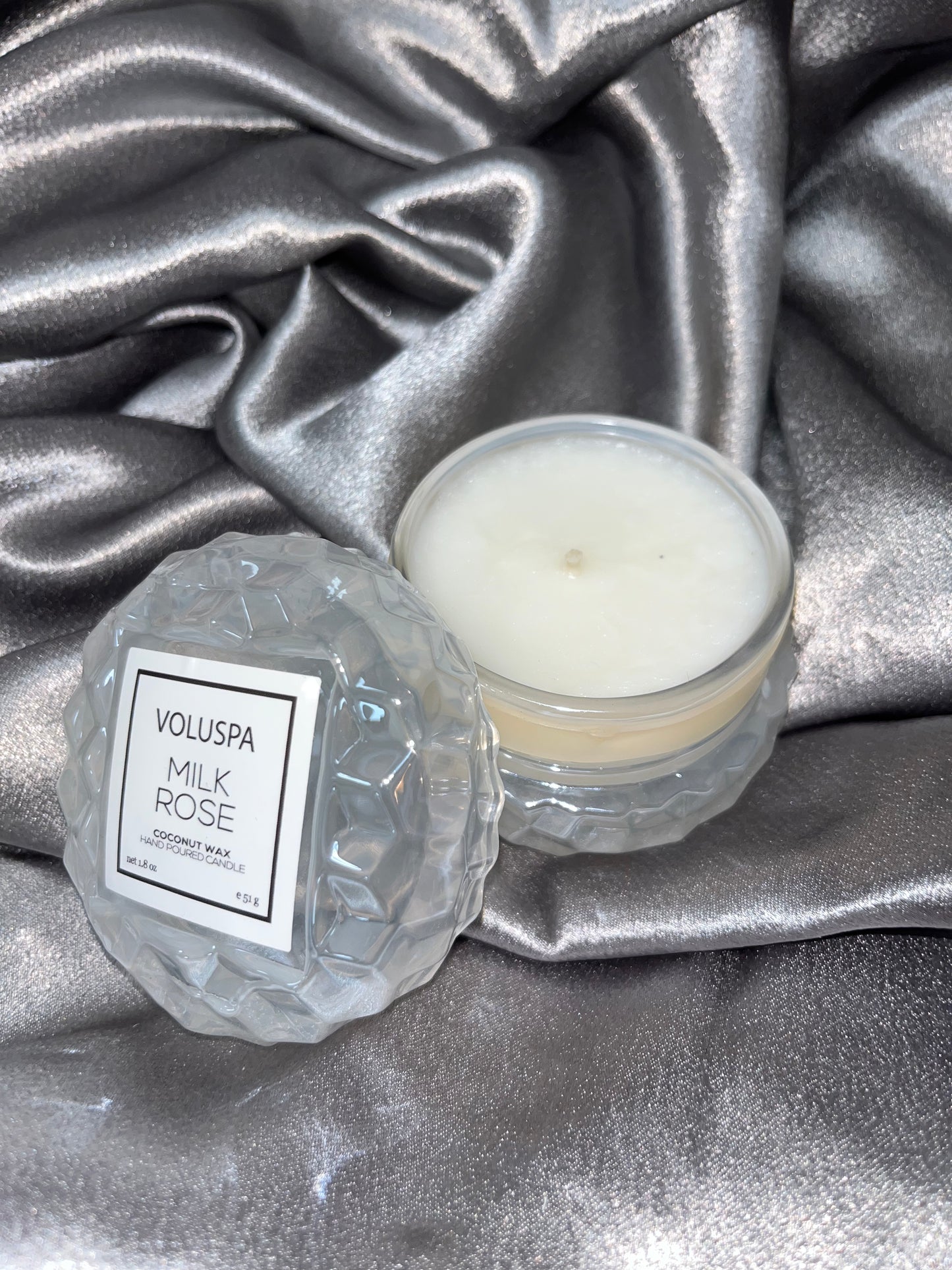 Voluspa - Milk Rose - Macaron Candle