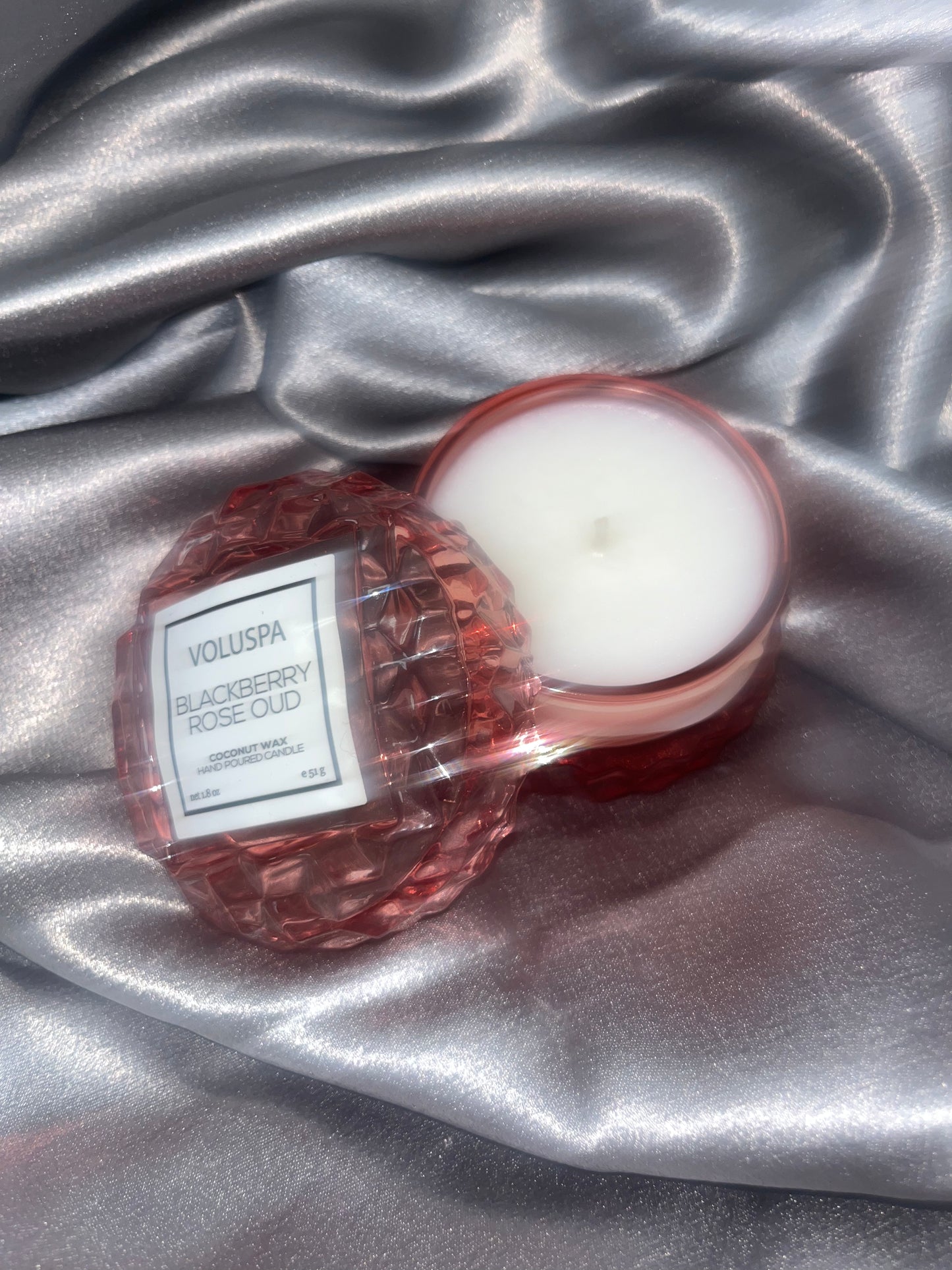 Voluspa - Blackberry Rose Oud - Macaron Candle